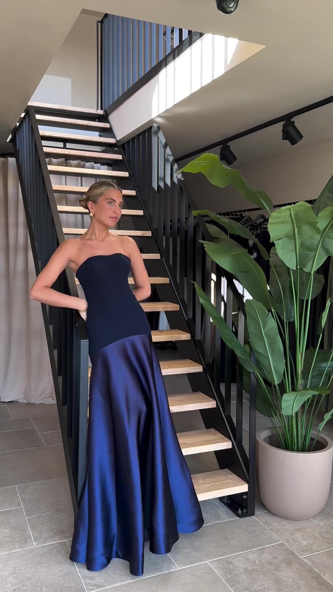 Strapless sleeveless suspender slim fit solid color dress